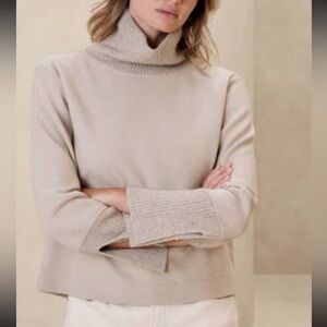 NWT Banana Republic brushed turtleneck sweatshirt with slit sleeves, size small